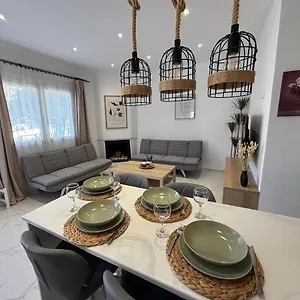 https://sofia-guesthouse.hotelschalkidiki.net