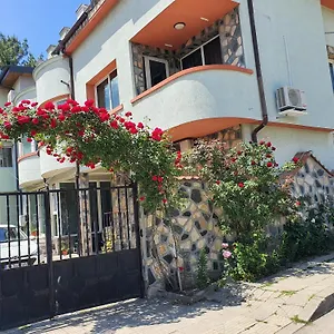 guest-house-momchil.sofiahotelsbg.com/